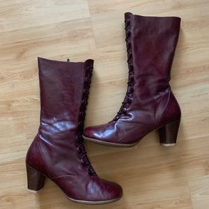 John Fleuvog burgundy Mid boot with buttons. Comfortable heel and gorgeous color